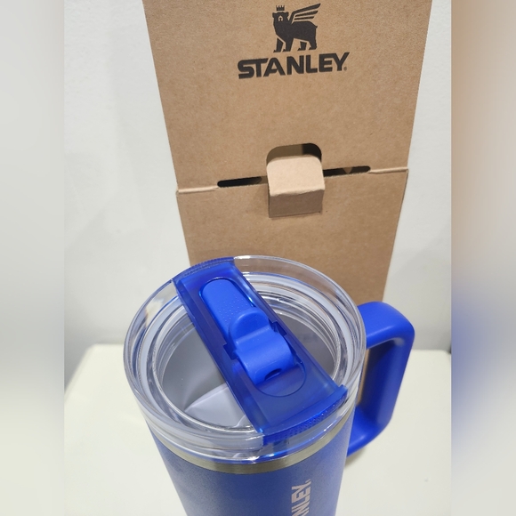 NEW STANLEY Royal Blue ProTour Flip Straw Tumbler 40 oz Quencher - Picture 3 of 6